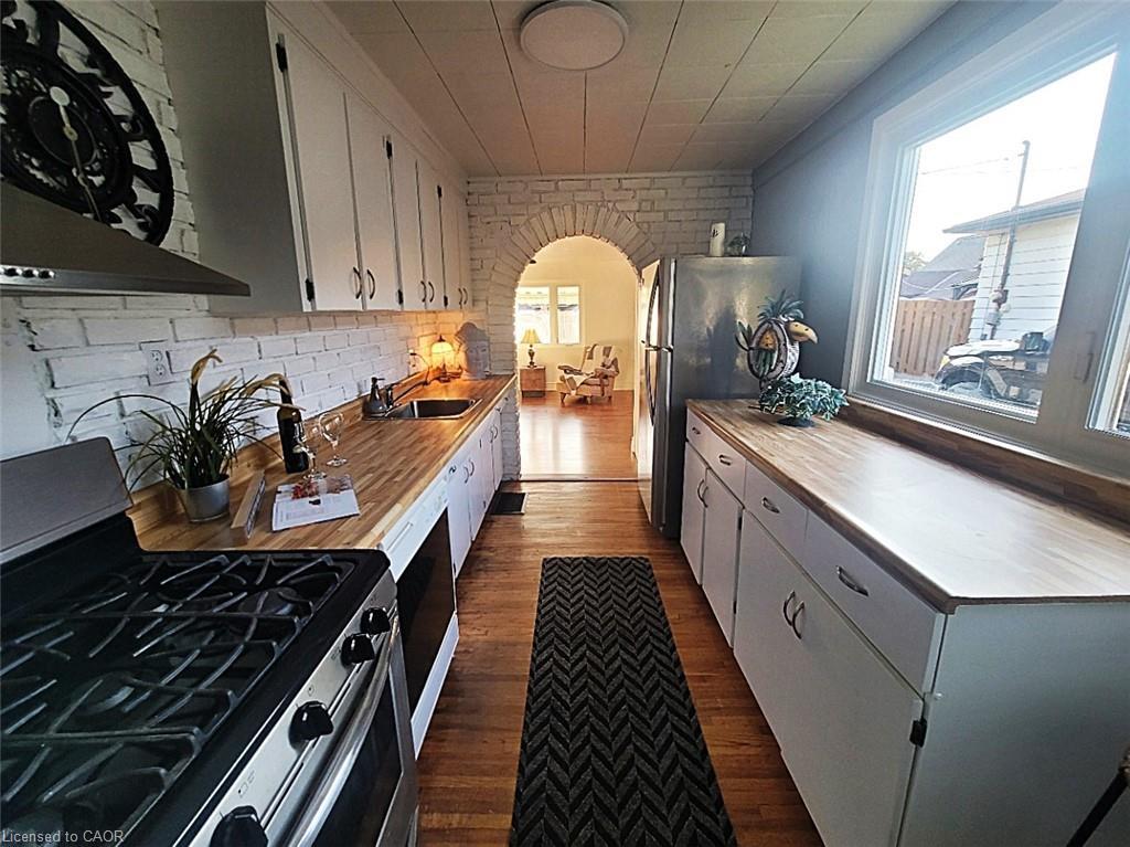 146 Whitley Street, Cambridge, ON - Indoor Photo Showing Kitchen