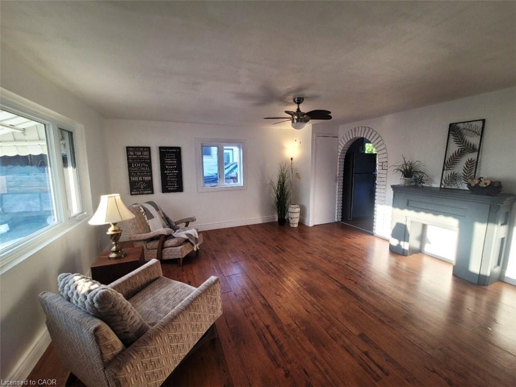 146 Whitley Street, Cambridge, ON - Indoor Photo Showing Living Room