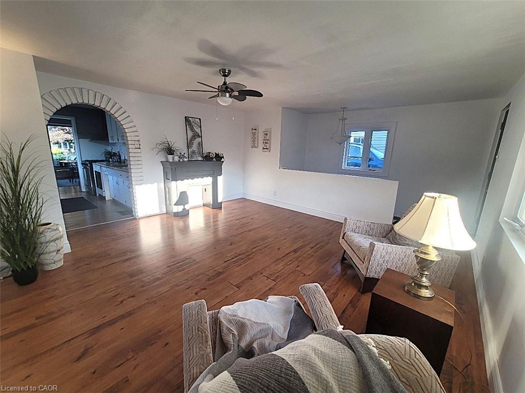 146 Whitley Street, Cambridge, ON - Indoor Photo Showing Living Room