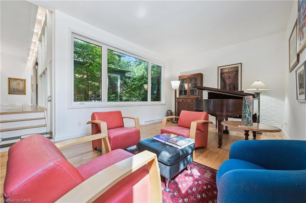 348 Browning Place, Waterloo, ON - Indoor Photo Showing Living Room