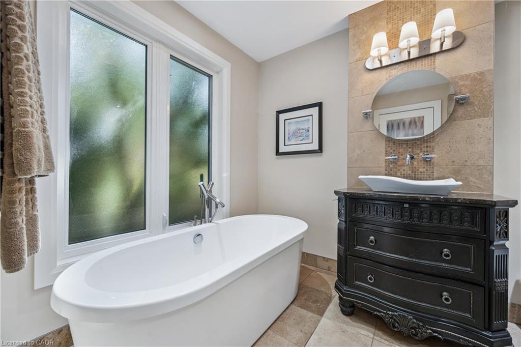 348 Browning Place, Waterloo, ON - Indoor Photo Showing Bathroom