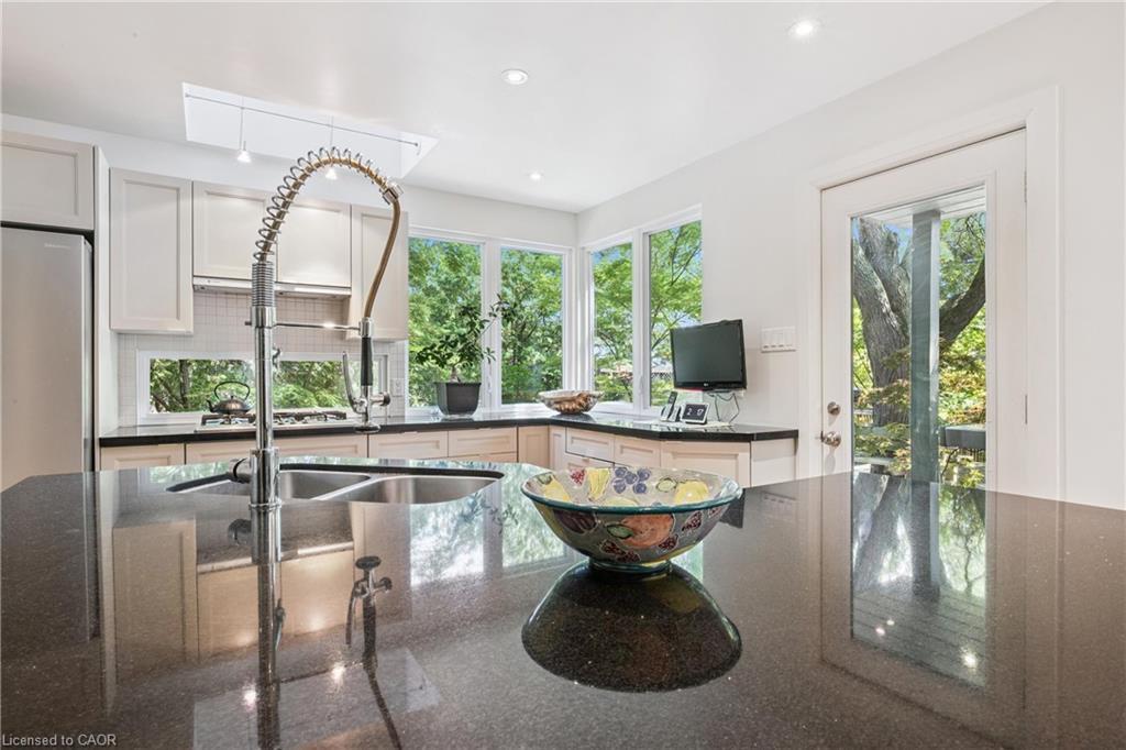 348 Browning Place, Waterloo, ON - Indoor Photo Showing Kitchen With Double Sink