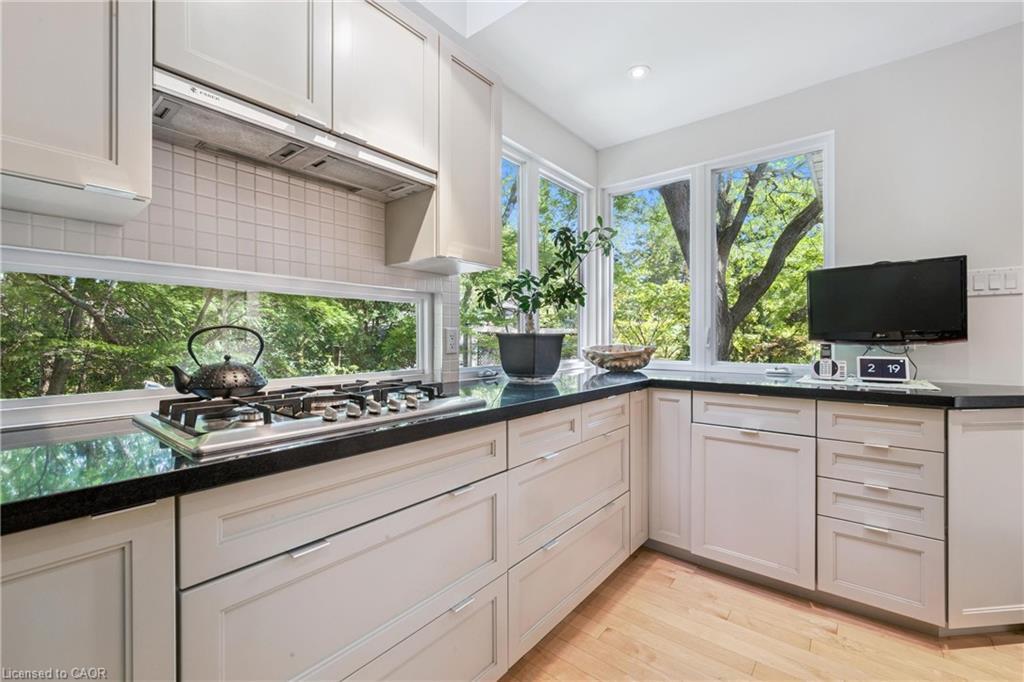 348 Browning Place, Waterloo, ON - Indoor Photo Showing Kitchen