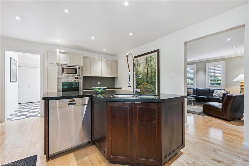 348 Browning Place, Waterloo, ON - Indoor Photo Showing Kitchen