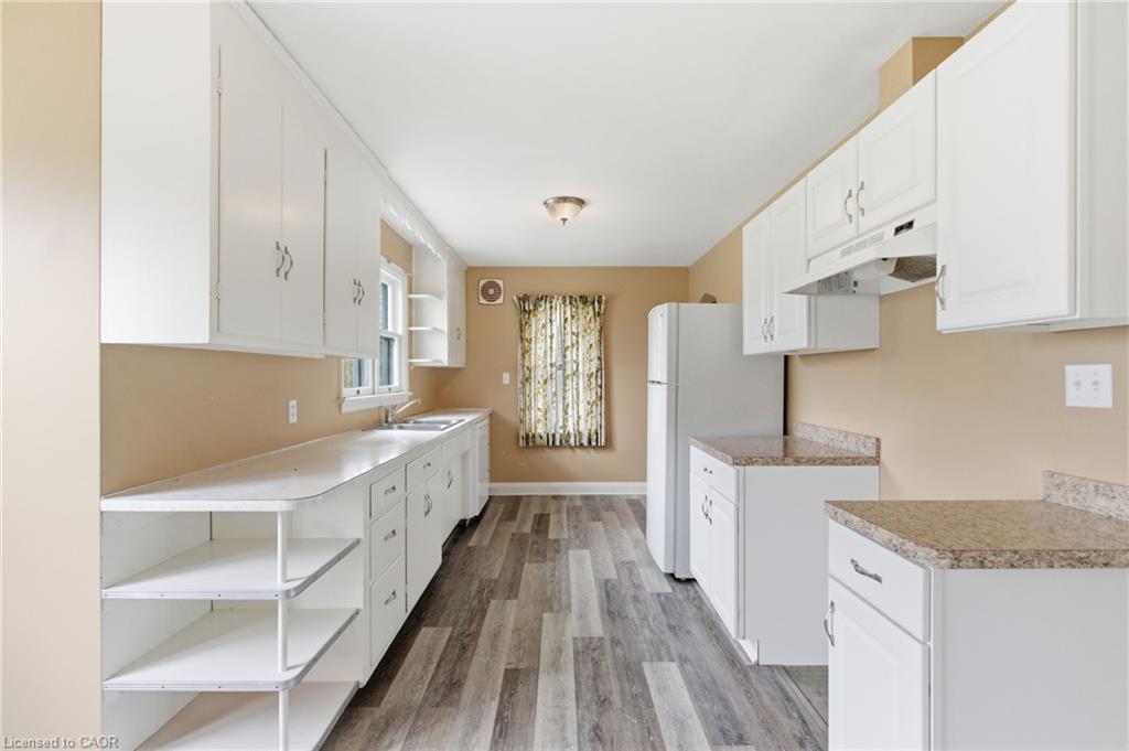 68 Atkinson Boulevard, Dundas, ON - Indoor Photo Showing Kitchen