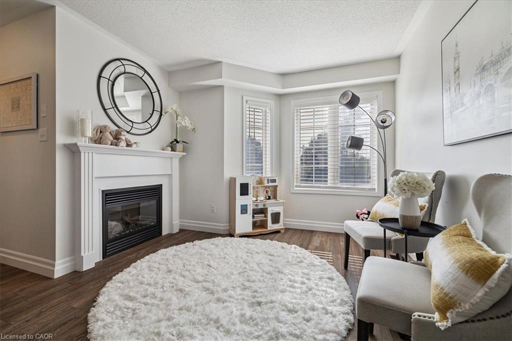 69-470 Beach Boulevard, Hamilton, ON - Indoor Photo Showing Living Room With Fireplace