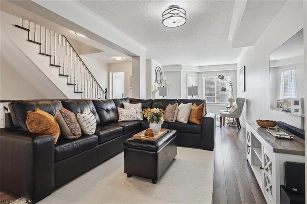 69-470 Beach Boulevard, Hamilton, ON - Indoor Photo Showing Living Room