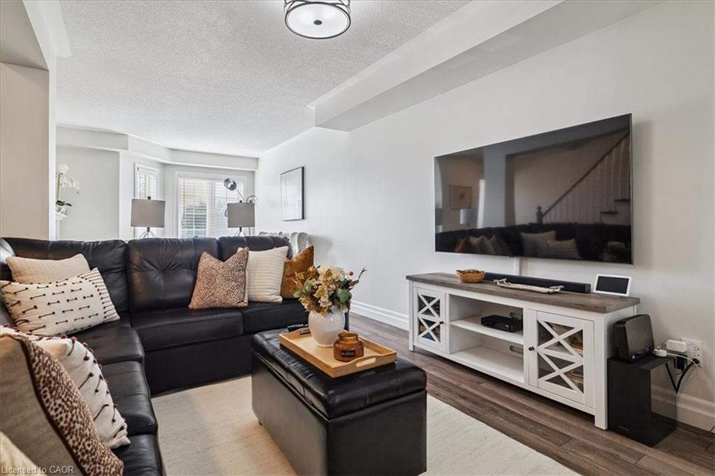 69-470 Beach Boulevard, Hamilton, ON - Indoor Photo Showing Living Room