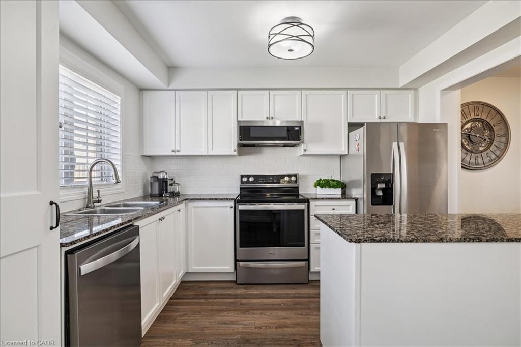 69-470 Beach Boulevard, Hamilton, ON - Indoor Photo Showing Kitchen With Double Sink With Upgraded Kitchen