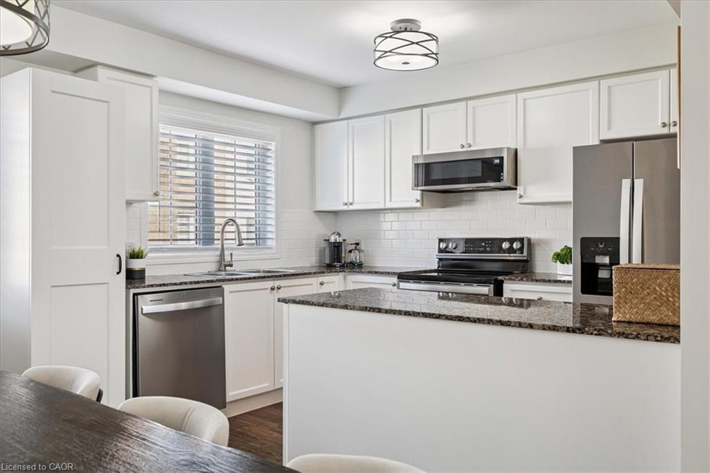 69-470 Beach Boulevard, Hamilton, ON - Indoor Photo Showing Kitchen With Upgraded Kitchen