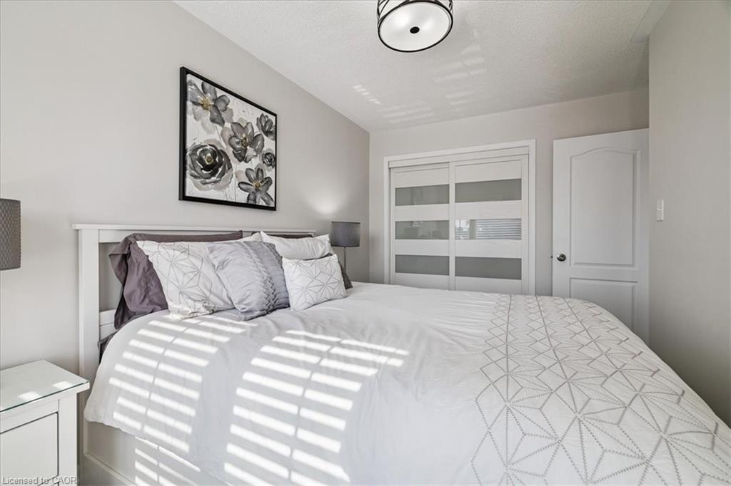 69-470 Beach Boulevard, Hamilton, ON - Indoor Photo Showing Bedroom