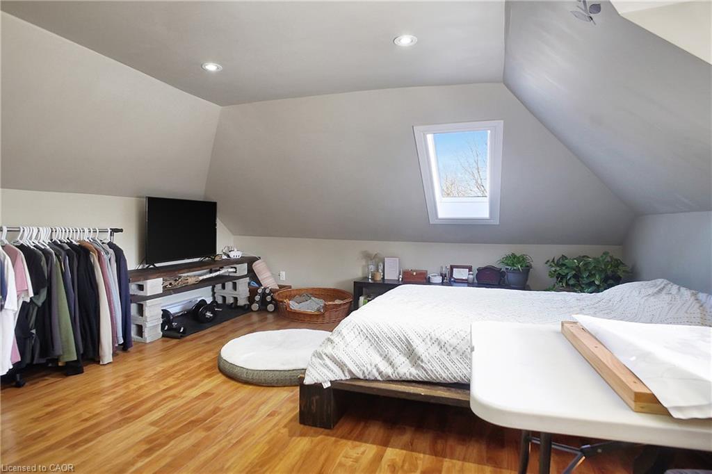 17 Shaw Avenue W, Cambridge, ON