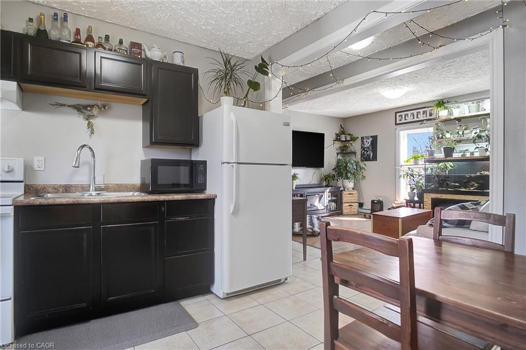 17 Shaw Avenue W, Cambridge, ON