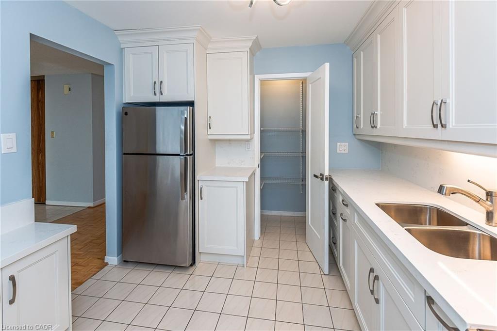 79-6797 Formentera Avenue, Mississauga, ON - Indoor Photo Showing Kitchen With Double Sink