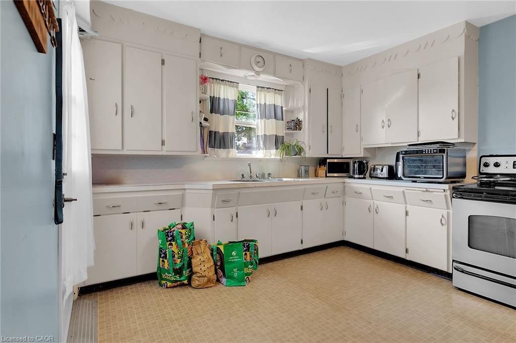 526 Steele Street, Port Colborne, ON - Indoor Photo Showing Kitchen