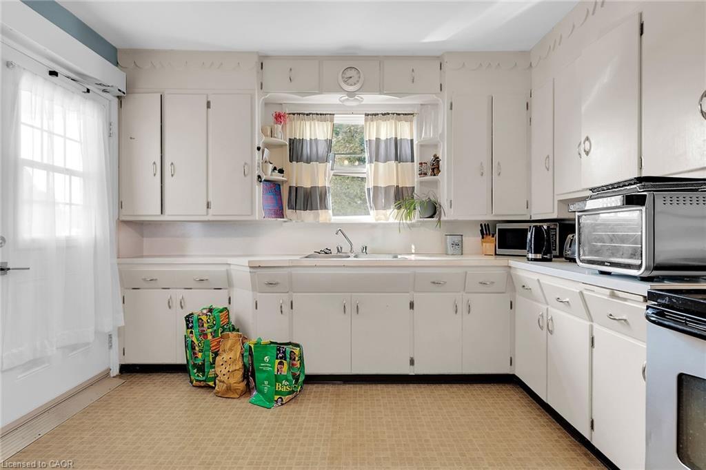 526 Steele Street, Port Colborne, ON - Indoor Photo Showing Kitchen