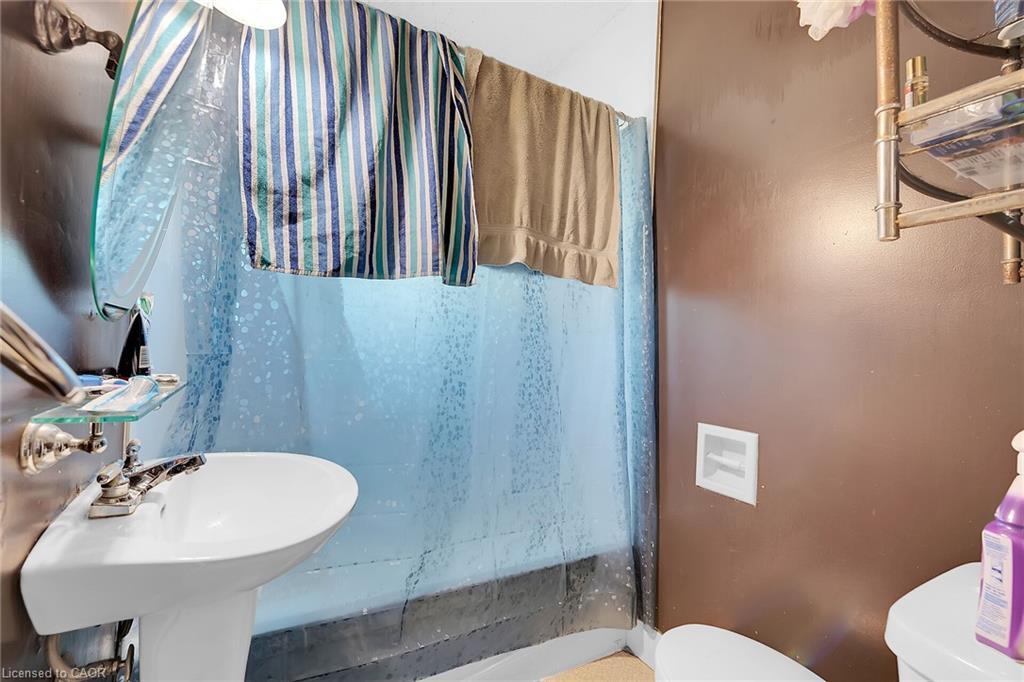 526 Steele Street, Port Colborne, ON - Indoor Photo Showing Bathroom