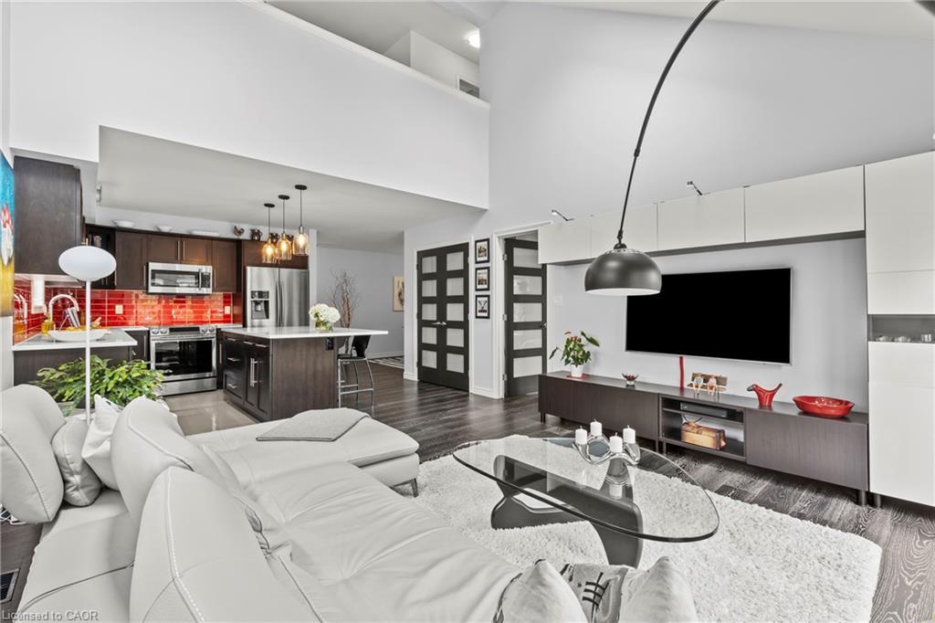5799 Osprey Avenue, Niagara Falls, ON - Indoor Photo Showing Living Room