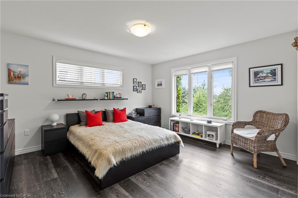 5799 Osprey Avenue, Niagara Falls, ON - Indoor Photo Showing Bedroom