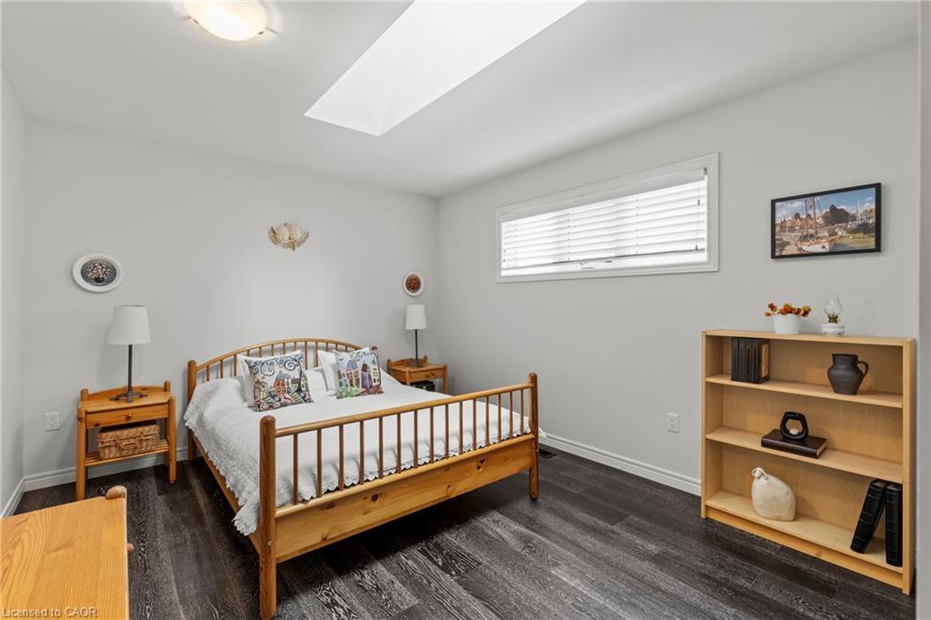 5799 Osprey Avenue, Niagara Falls, ON - Indoor Photo Showing Bedroom