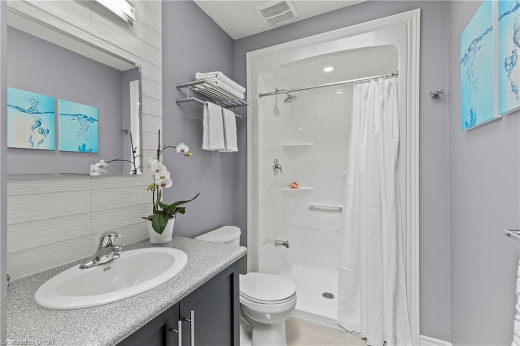 5799 Osprey Avenue, Niagara Falls, ON - Indoor Photo Showing Bathroom