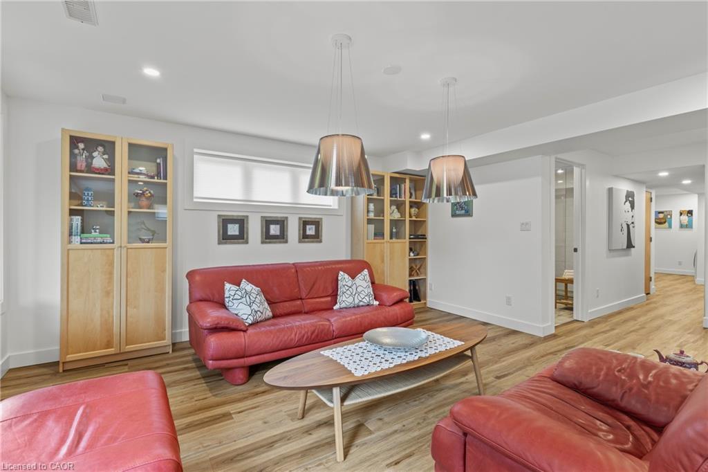 5799 Osprey Avenue, Niagara Falls, ON - Indoor Photo Showing Living Room