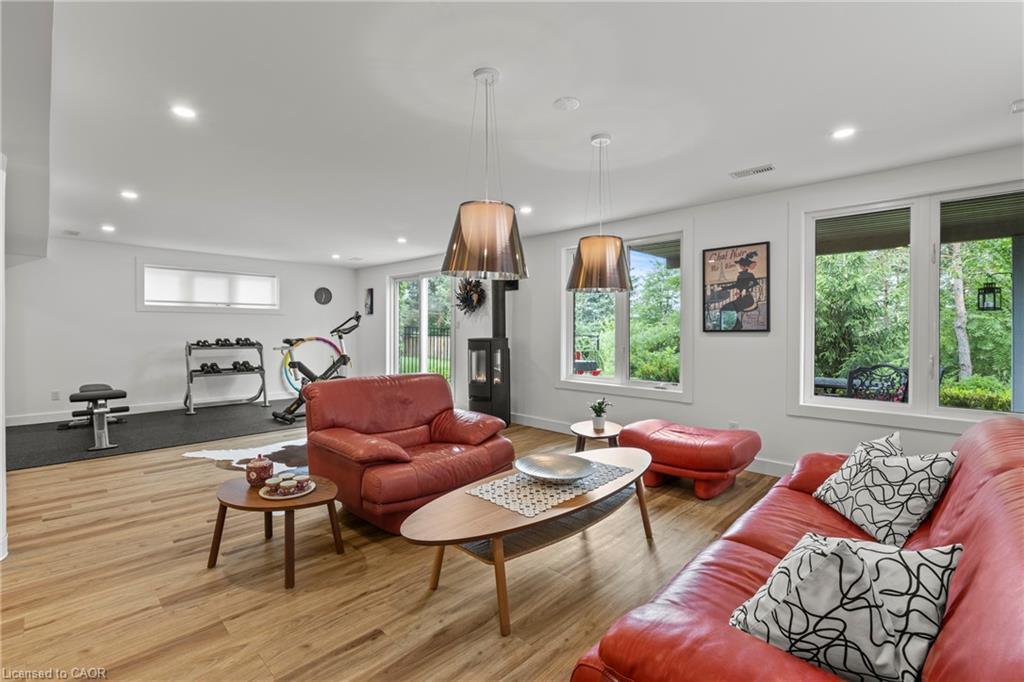 5799 Osprey Avenue, Niagara Falls, ON - Indoor Photo Showing Living Room