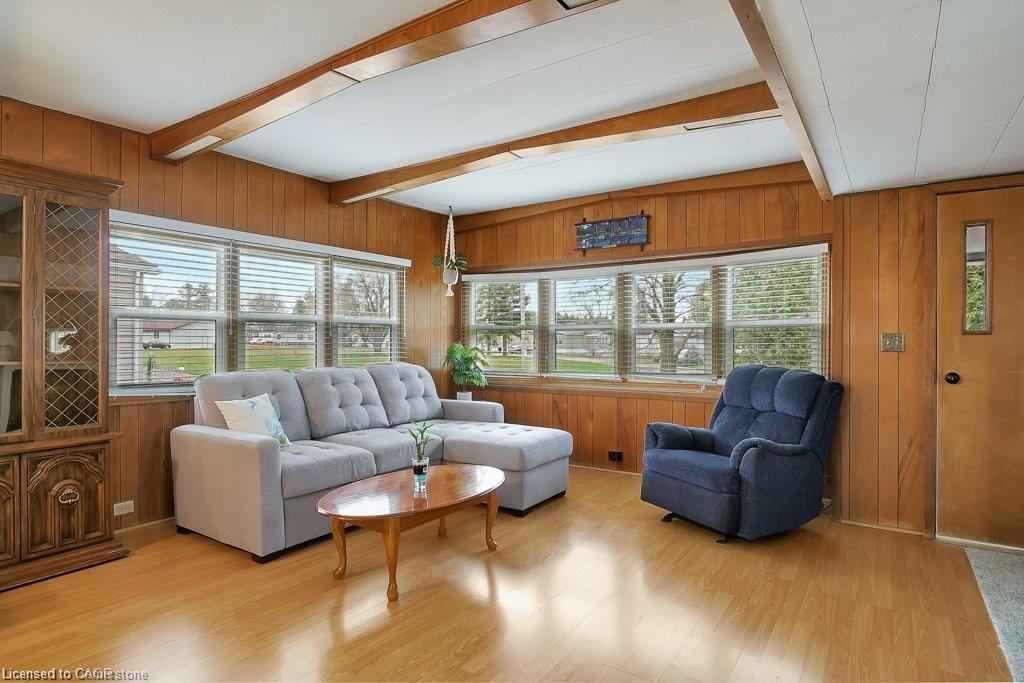 12 Macpherson Crescent, Flamborough, ON - Indoor Photo Showing Living Room