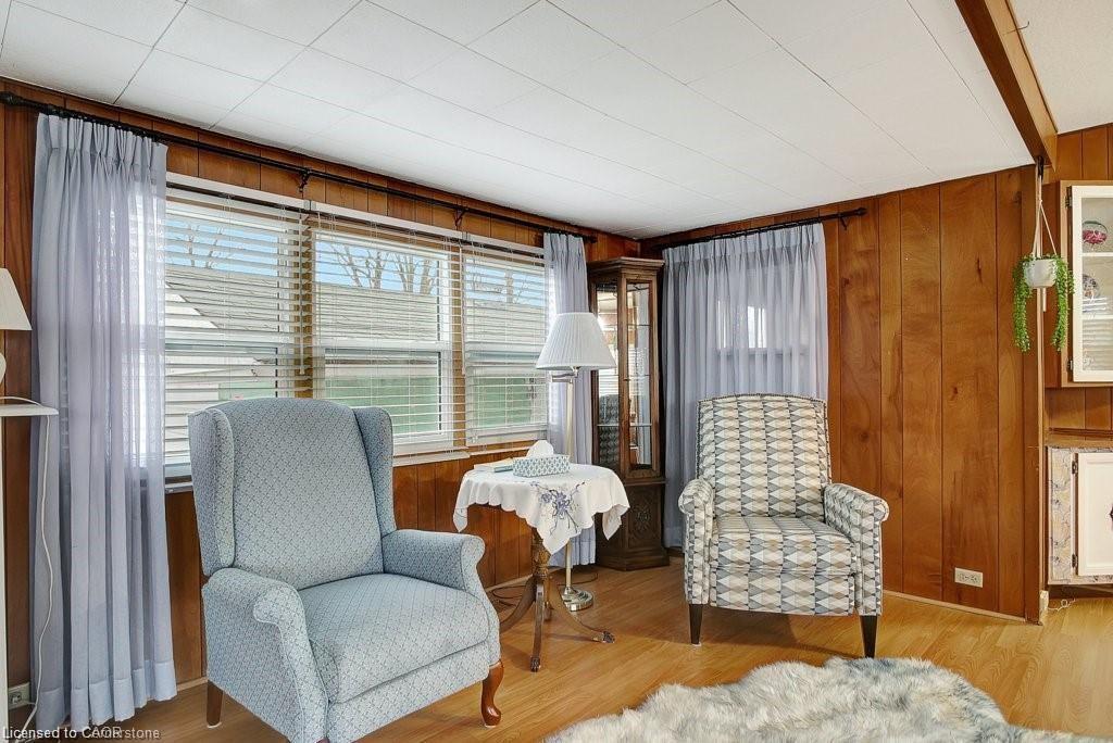 12 Macpherson Crescent, Flamborough, ON - Indoor Photo Showing Living Room