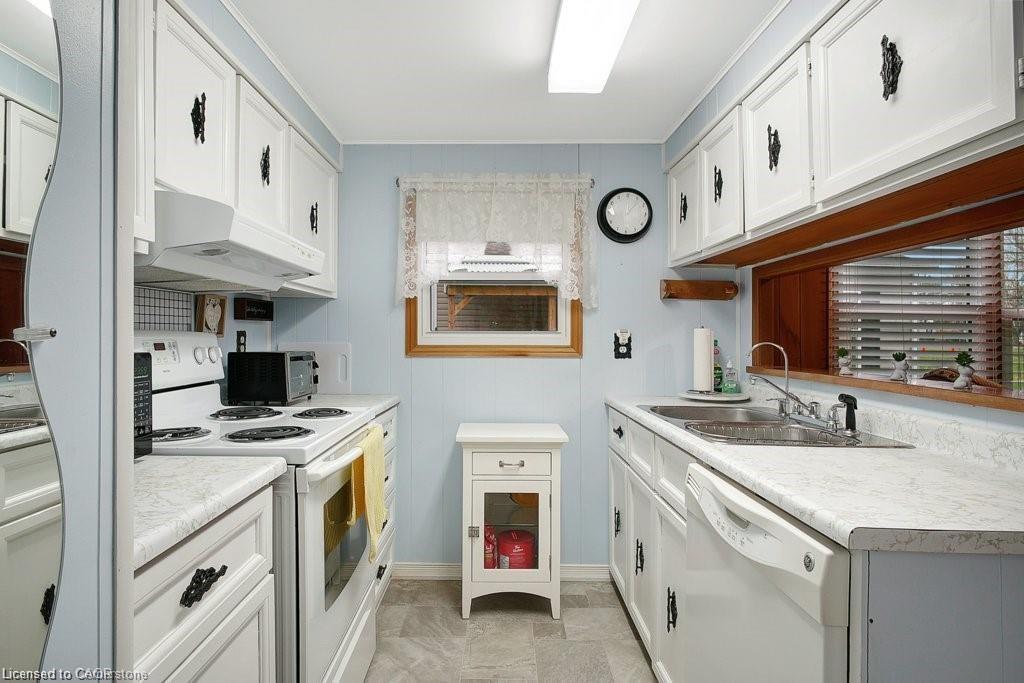 12 Macpherson Crescent, Flamborough, ON - Indoor Photo Showing Kitchen
