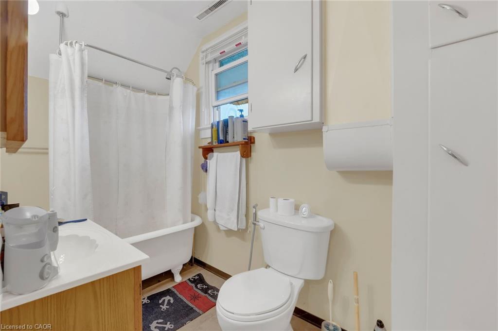 526 Steele Street, Port Colborne, ON - Indoor Photo Showing Bathroom