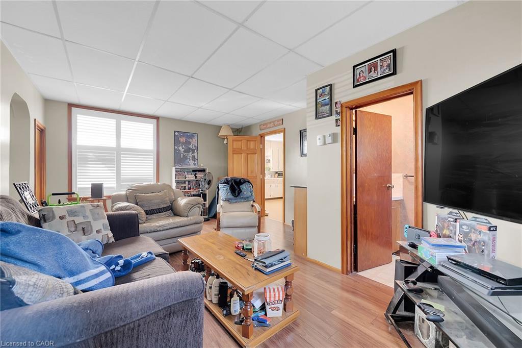 526 Steele Street, Port Colborne, ON - Indoor Photo Showing Living Room