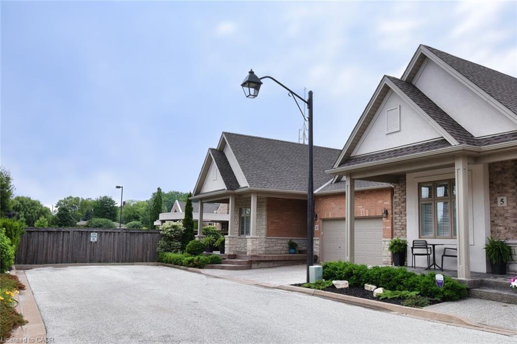 4-288 Main Street E, Grimsby, ON - Outdoor With Facade