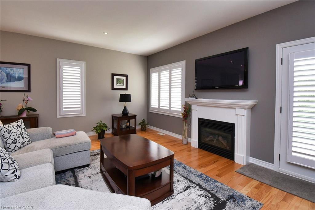 4-288 Main Street E, Grimsby, ON - Indoor Photo Showing Living Room With Fireplace