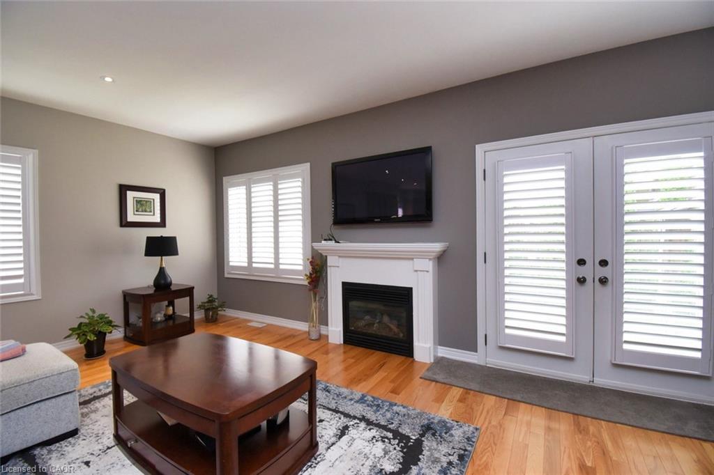 4-288 Main Street E, Grimsby, ON - Indoor Photo Showing Living Room With Fireplace