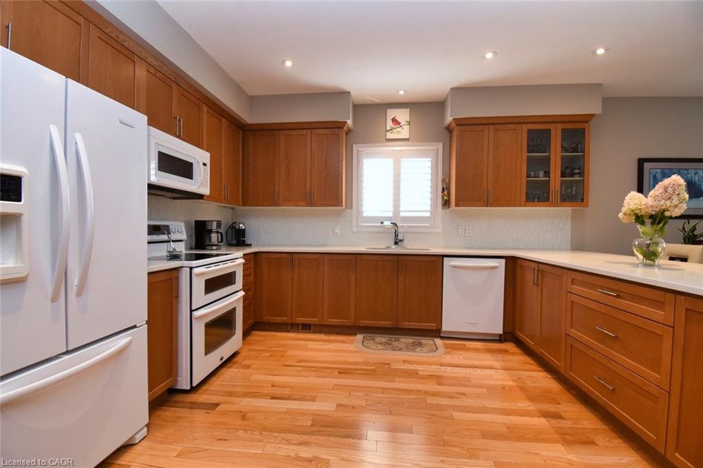 4-288 Main Street E, Grimsby, ON - Indoor Photo Showing Kitchen