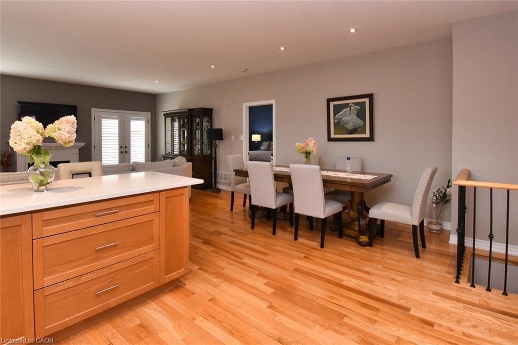 4-288 Main Street E, Grimsby, ON - Indoor Photo Showing Dining Room