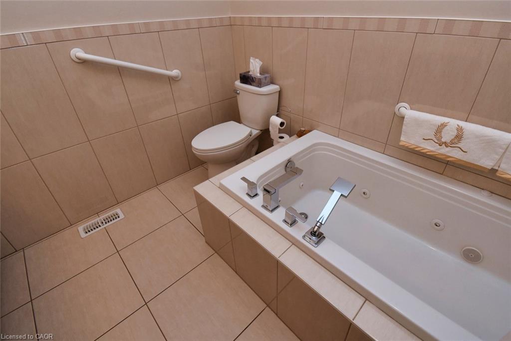 4-288 Main Street E, Grimsby, ON - Indoor Photo Showing Bathroom