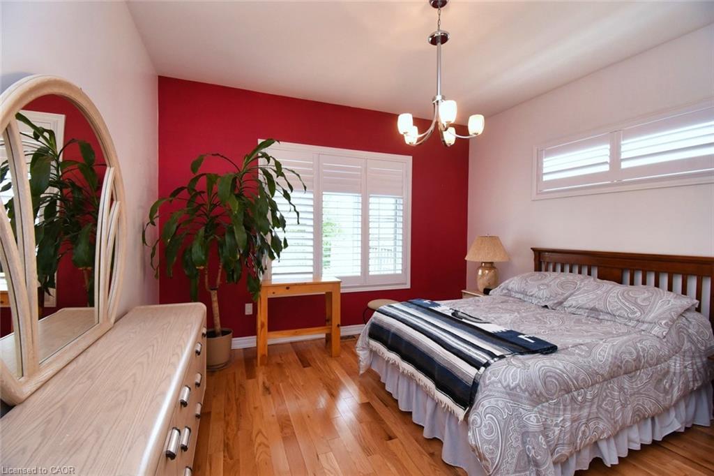 4-288 Main Street E, Grimsby, ON - Indoor Photo Showing Bedroom