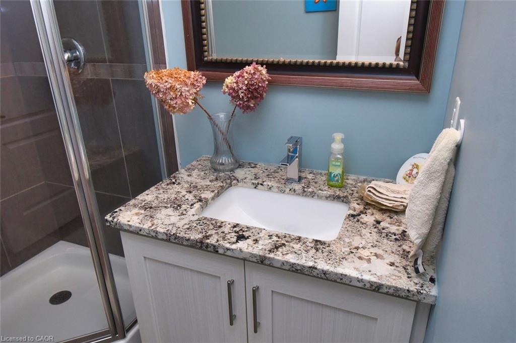 4-288 Main Street E, Grimsby, ON - Indoor Photo Showing Bathroom