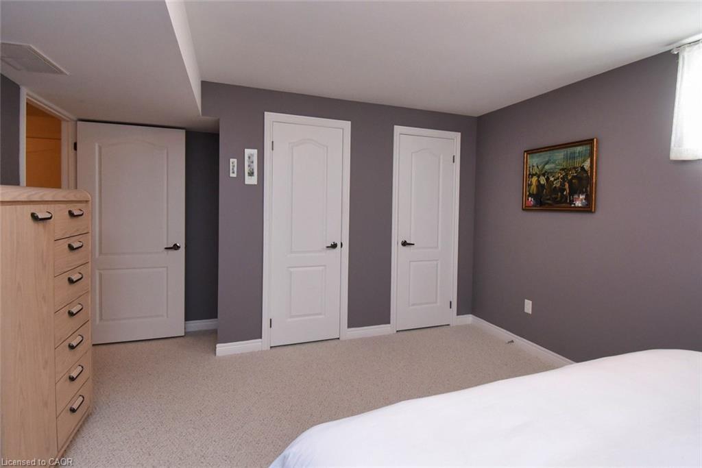 4-288 Main Street E, Grimsby, ON - Indoor Photo Showing Bedroom