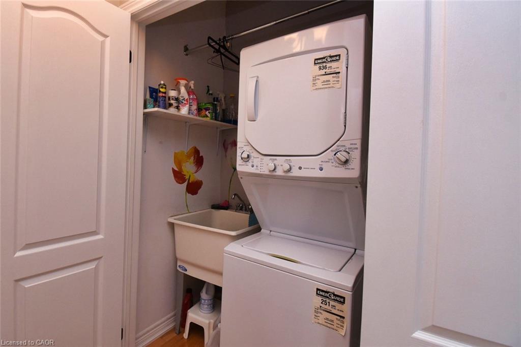 4-288 Main Street E, Grimsby, ON - Indoor Photo Showing Laundry Room