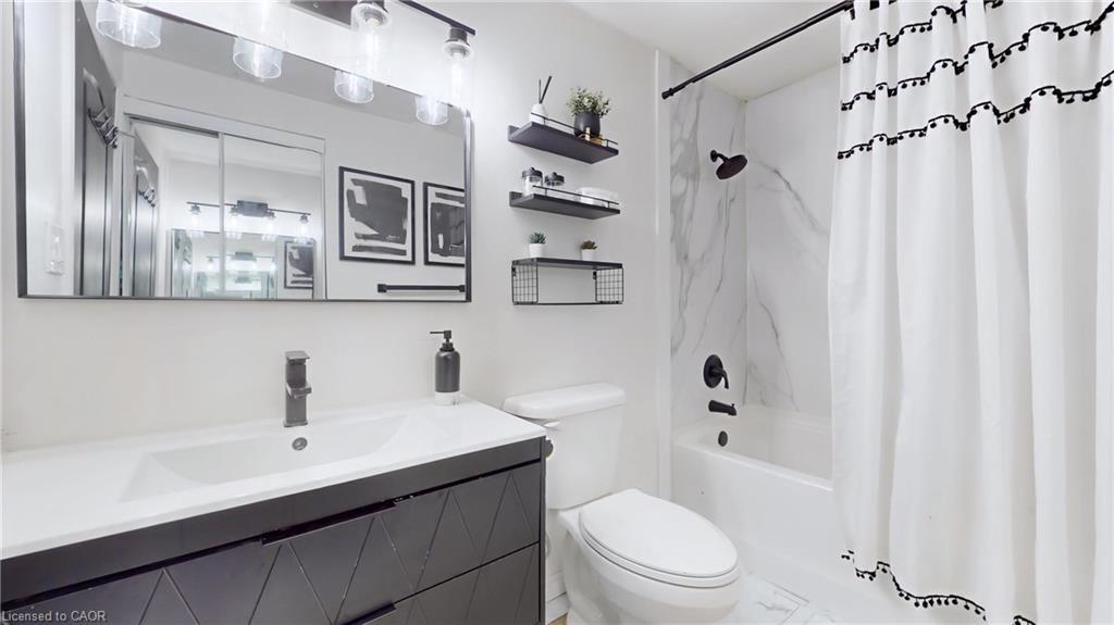 32-52 Adelaide Street, Barrie, ON - Indoor Photo Showing Bathroom