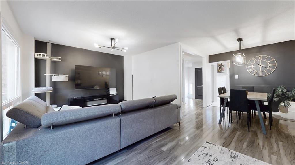 32-52 Adelaide Street, Barrie, ON - Indoor Photo Showing Living Room