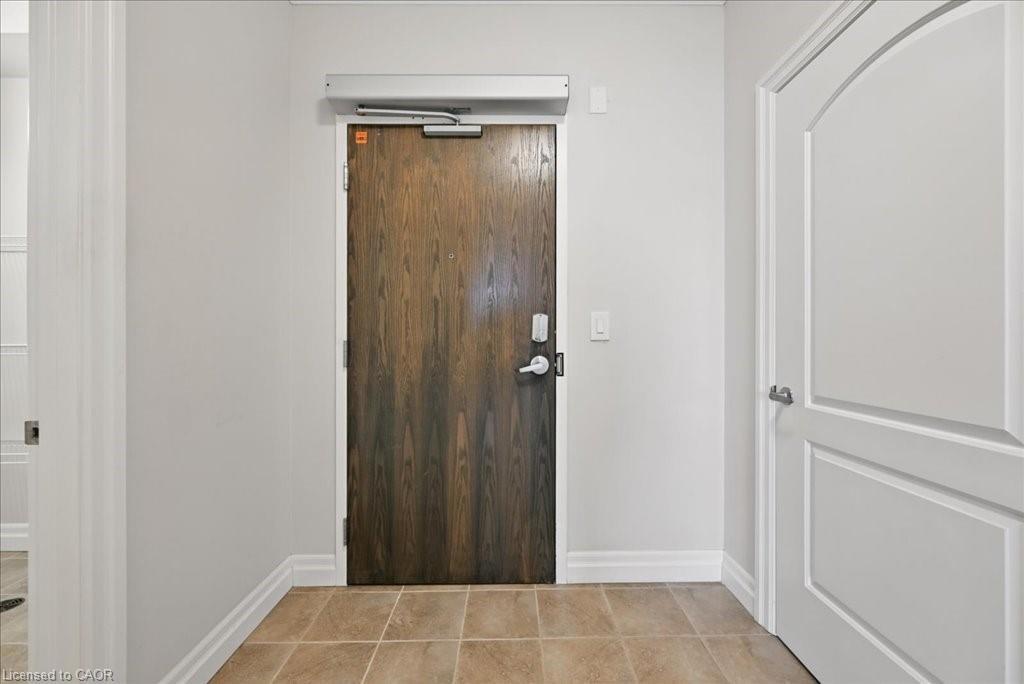 607-3290 New Street, Burlington, ON - Indoor Photo Showing Other Room