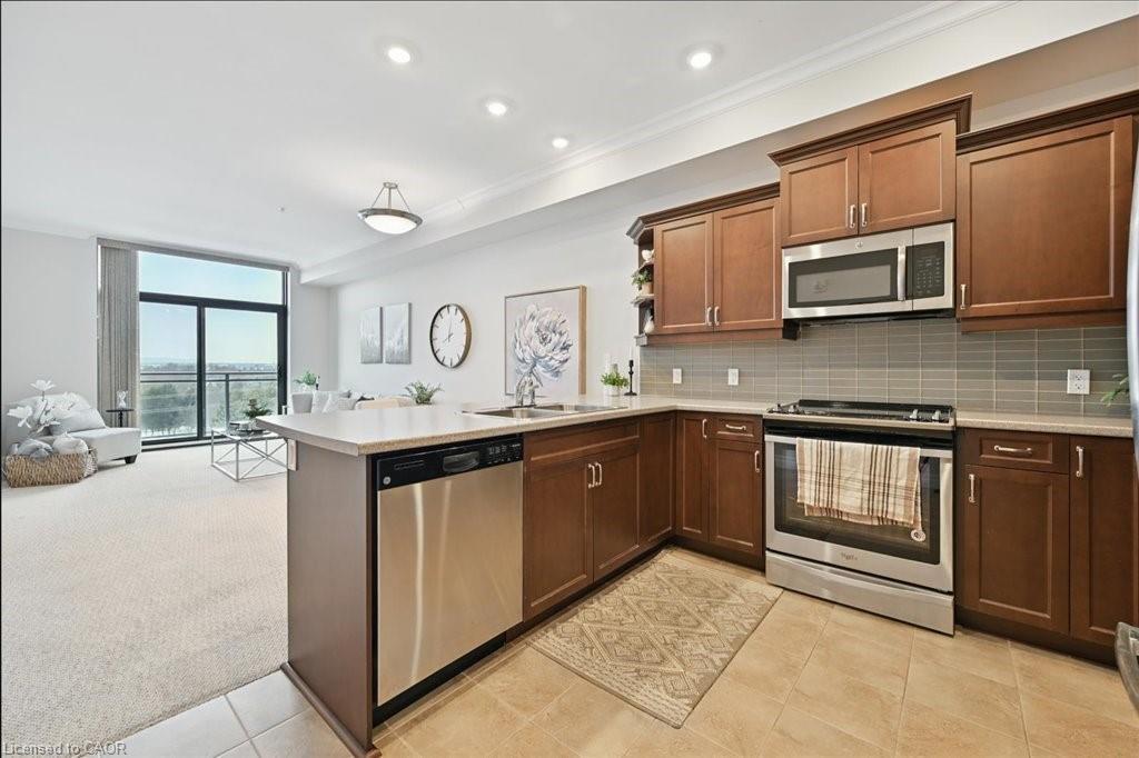 607-3290 New Street, Burlington, ON - Indoor Photo Showing Kitchen
