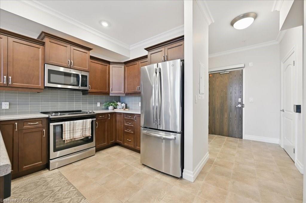 607-3290 New Street, Burlington, ON - Indoor Photo Showing Kitchen