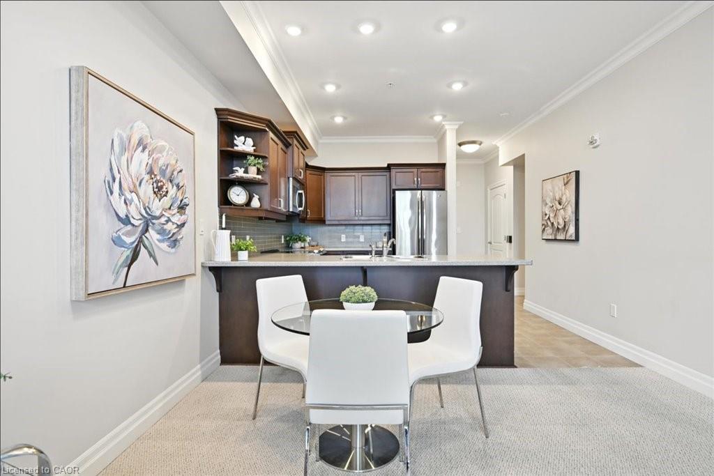 607-3290 New Street, Burlington, ON - Indoor