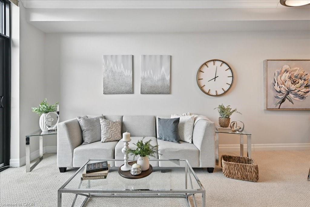607-3290 New Street, Burlington, ON - Indoor Photo Showing Living Room
