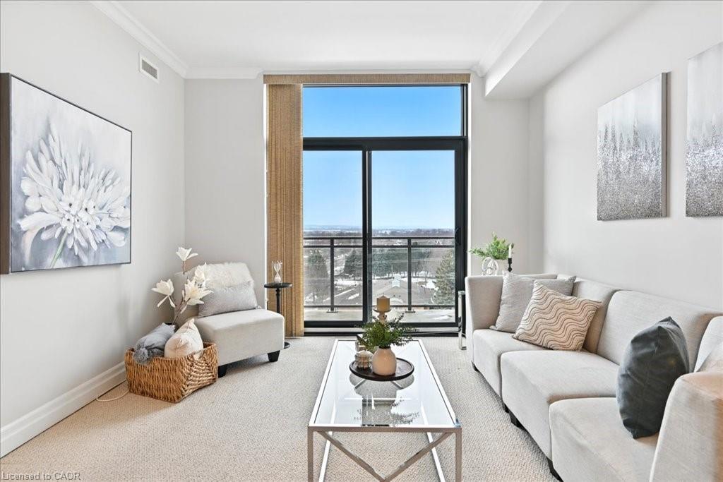 607-3290 New Street, Burlington, ON - Indoor Photo Showing Living Room